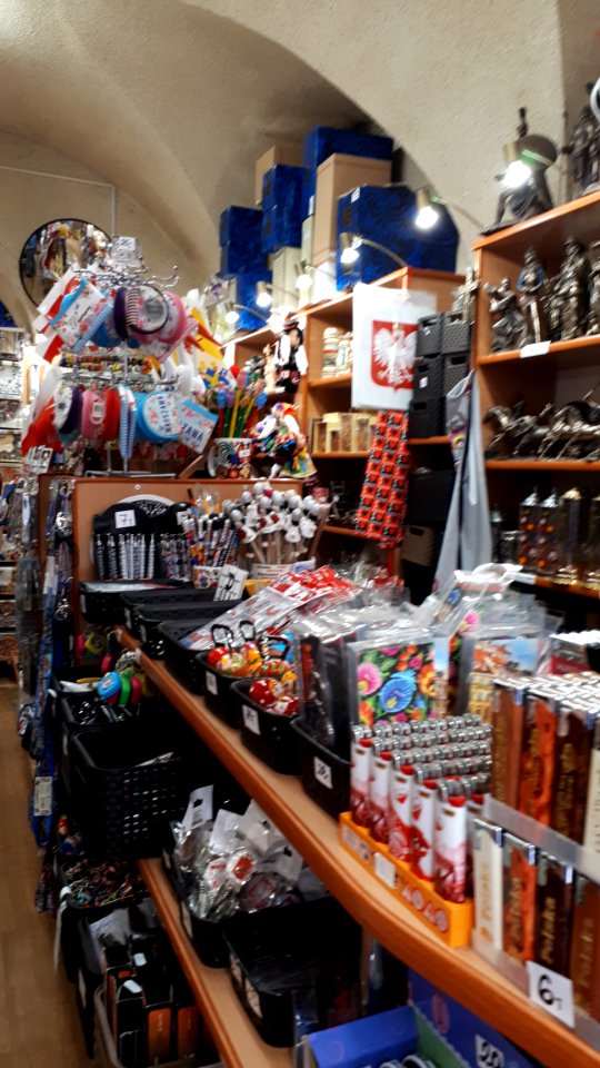 20190601_151707_souvenir_store_2019