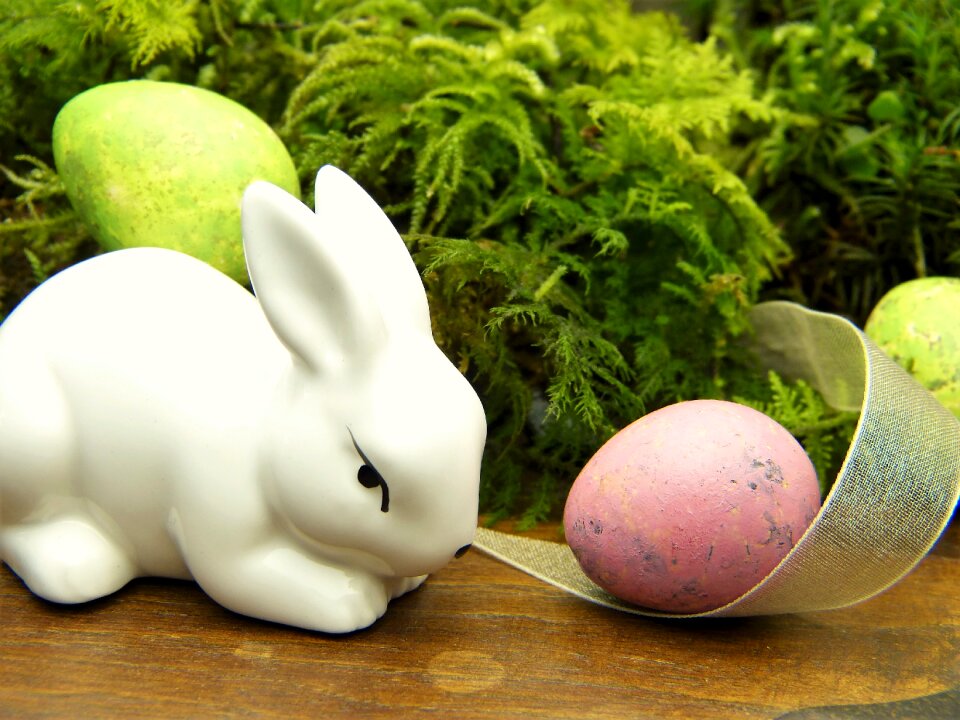 Ceramic moss easter eggs