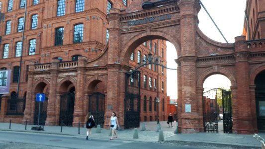 20190604_manufaktura_Poznański's_Factory_gate_and_fence
