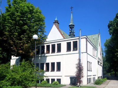 2021_Warszawa_Gołąbki,_Kościół_św._Jana_Apostoła_Ewangelisty_od_tyłu