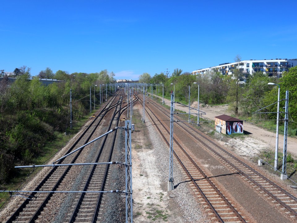 2021_Warszawa_linia_obwodowa_przy_Powązkowskiej_i_Żoliborz_Artystyczny,_2