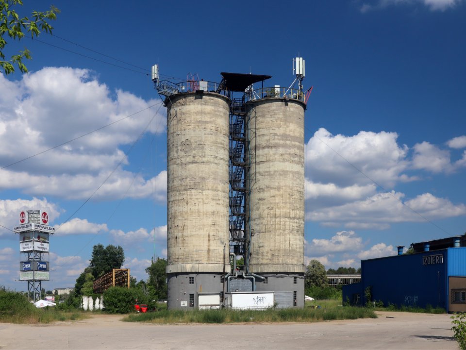 2021_Warszawa_Kupiecka,_2Wieże