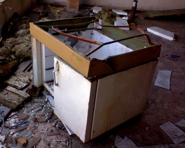 23_dubna_2010_-_zdemolovany_hotel_Maj_22