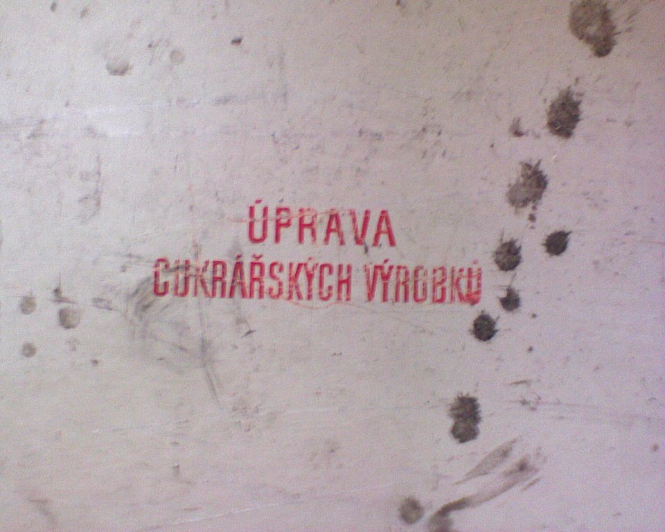 23_dubna_2010_-_zdemolovany_hotel_Maj_122