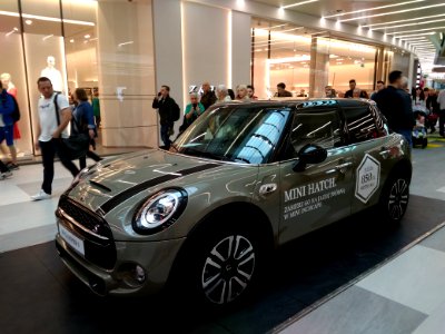 23-05-2019_Galeria_Młociny,_Mini_Hatch