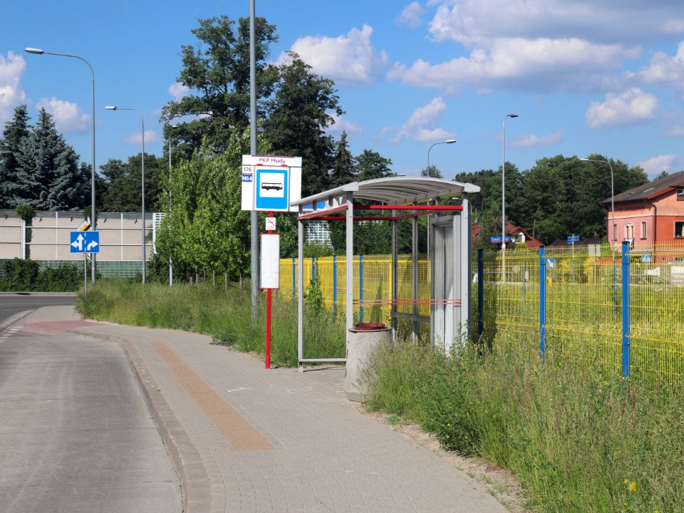 2021_Warszawa_przystanek_PKP_Płudy_04