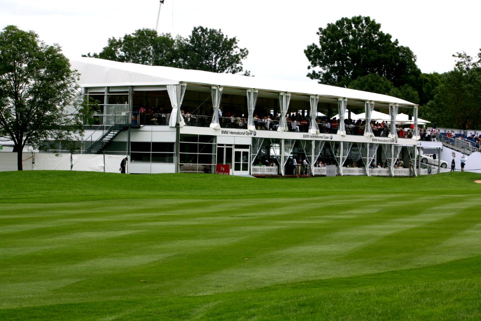 23_BMW_International_Open_bei_Muenchen_ueberdachte_Tribuene