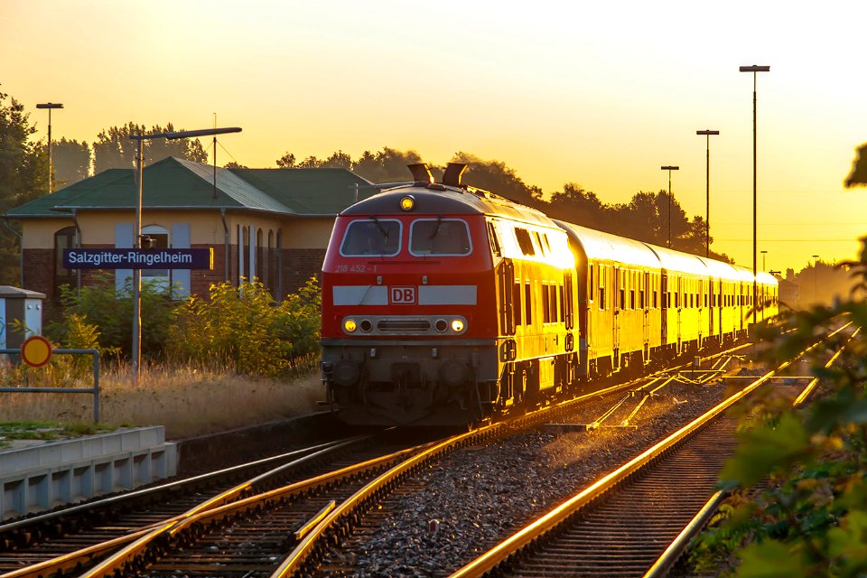 218_452-1,_Germany,_Lower_Saxony,_Salzgitter-Ringelheim_Railway_station_(Trainpix_145966)