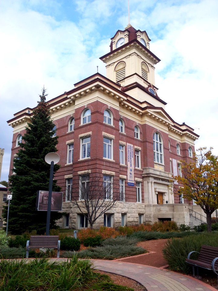 219_Blvd_Provencher_"City_Hall"_"Hotel_de_Ville"_building_in_St_Boniface,_Winnipeg