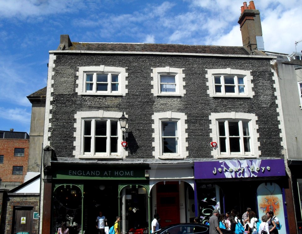 22_Ship_Street,_The_Lanes,_Brighton_(NHLE_Code_1380916)_(July_2010)