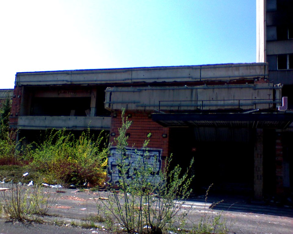 23_dubna_2010_-_zdemolovany_hotel_Maj_10