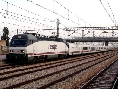 252_055-9,_Испания,_регион_Валенсия,_станция_Сагунто_(Trainpix_94996)