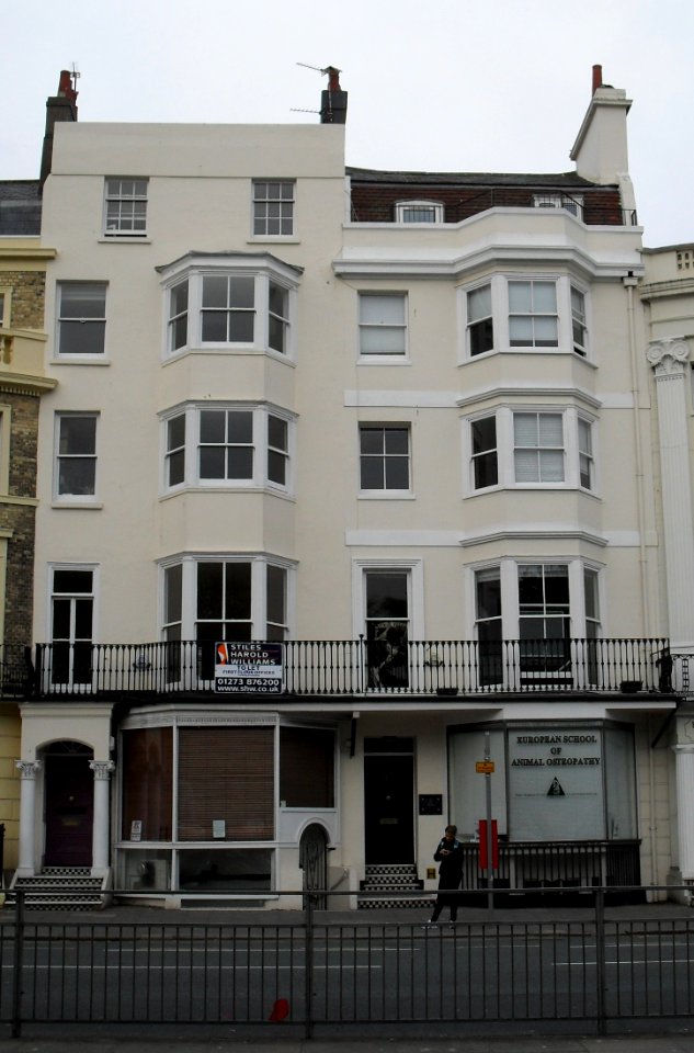 24_and_25_Old_Steine,_Brighton_(NHLE_Code_1380657)_(May_2010)