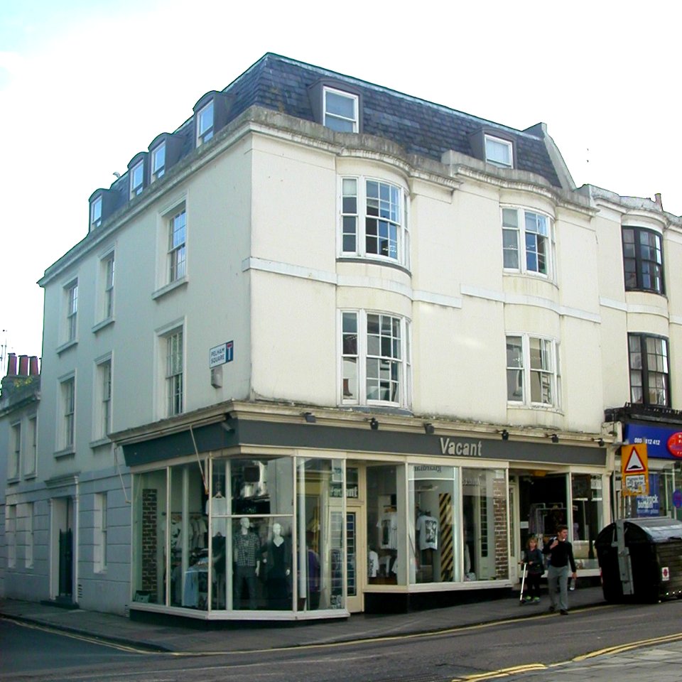 25_Pelham_Square,_North_Laine,_Brighton_(NHLE_Code_1381034)_(August_2010)