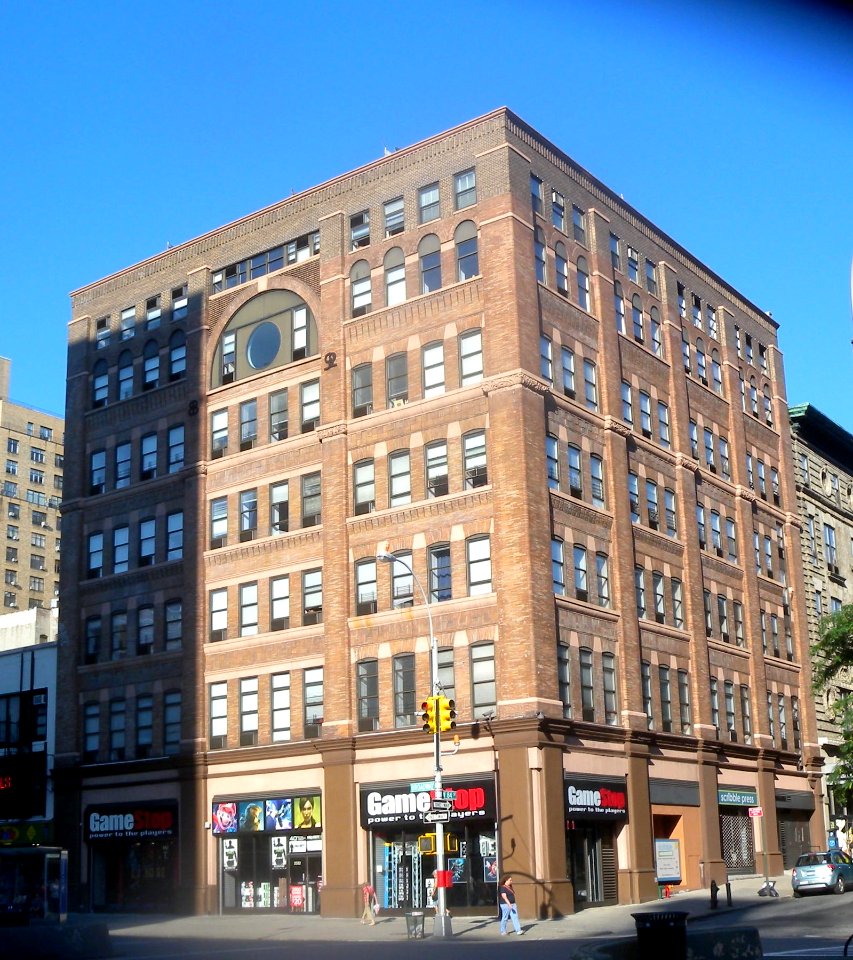 2322_Bwy_84th_Game_Stop_jeh