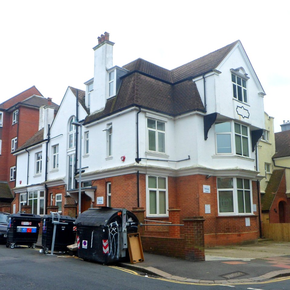 24_Windlesham_Avenue,_Hove_(July_2014)