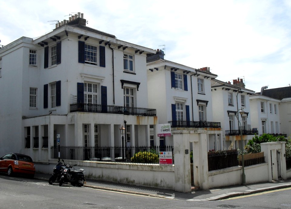 22–29_Norfolk_Square,_Brighton_(NHLE_Code_1380604)_(July_2010)