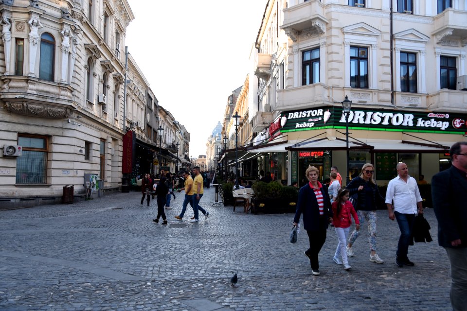 2453_Old_town_in_Bucharest,_April_2018