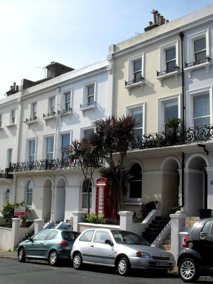 23–27_Roundhill_Crescent,_Brighton_(NHLE_Code_1380835)_(September_2010)