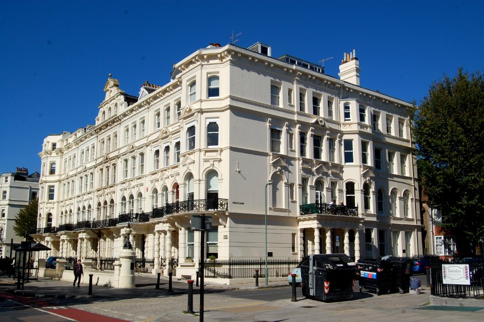 21–31_Palmeira_Mansions,_Church_Road,_Hove_(NHLE_Code_1187549)_(September_2018)_(1)