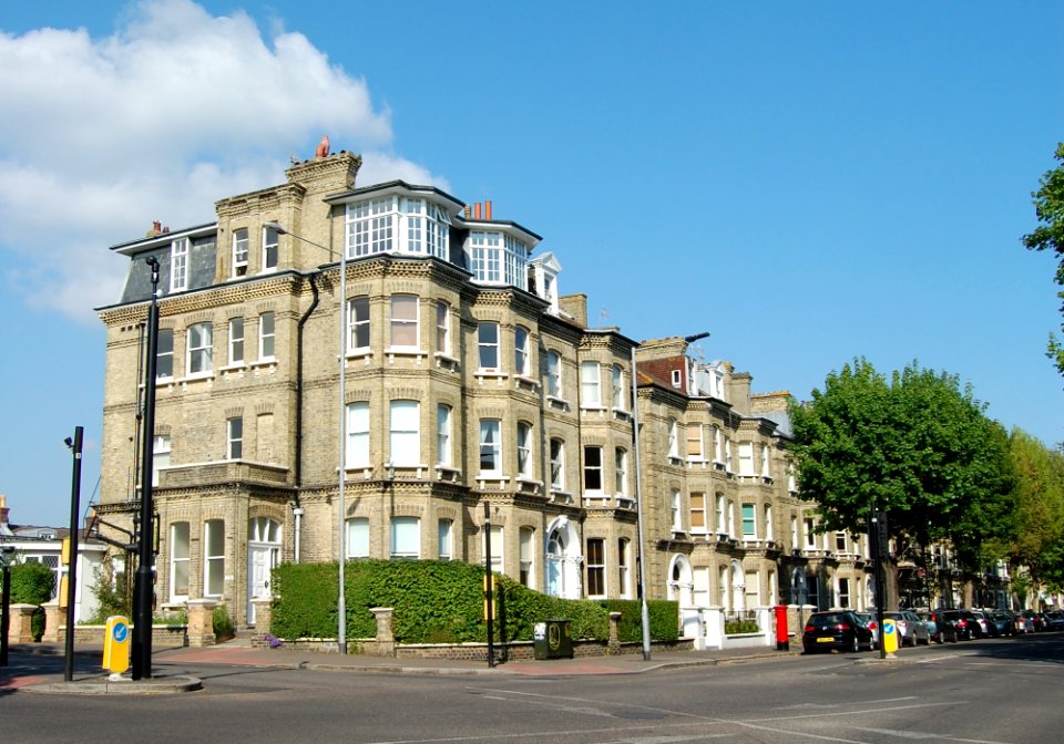 20–36_Cromwell_Road,_Hove_(NHLE_Code_1205345)_(May_2018)