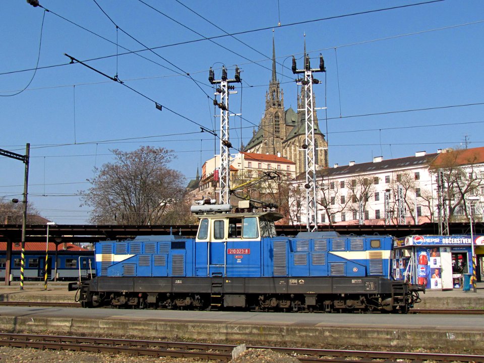 210_023-8,_Chech,_South_Moravian_region,_station_Brno_main_(Trainpix_215787)