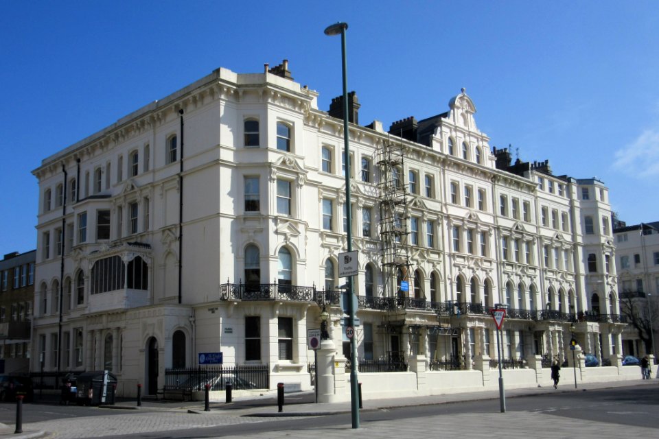 21–31_Palmeira_Mansions,_Church_Road,_Hove_(NHLE_Code_1187549)_(April_2016)
