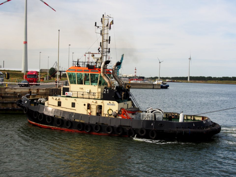 21_-_ENI_06503824,_in_front_of_Zandvlietlock,_Port_of_Antwerp,_pic3