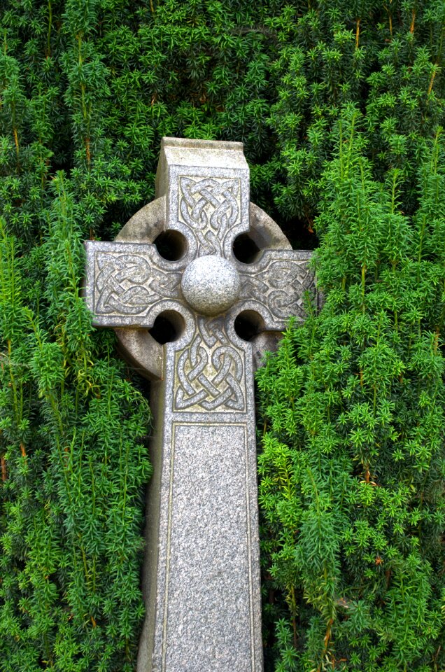 Cemetery grave tombstone