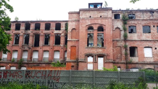 20200531_151623_Łódź,_zespół_budynków_przędzalni_Henryka_Grohmana