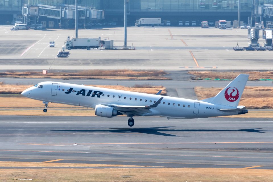 2021-02-22_J-AIR_Embraer190_JA241J