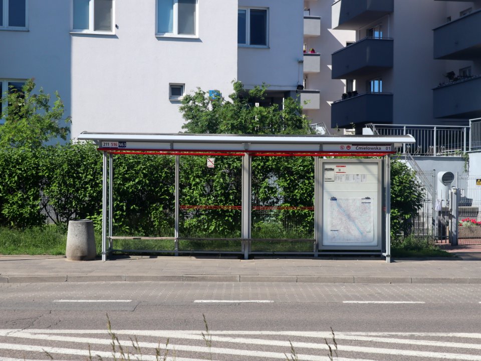 2021_Warszawa_przystanek_Ćmielowska_01