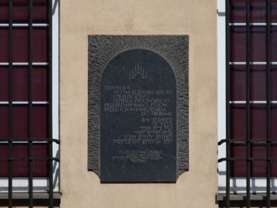 2021_Warszawa_Stawki_10,_tablica_pamiątkowa,_3