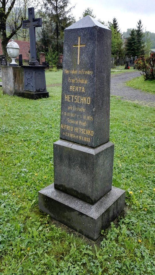 2021_Komorní_Lhotka_Hetschko_grave
