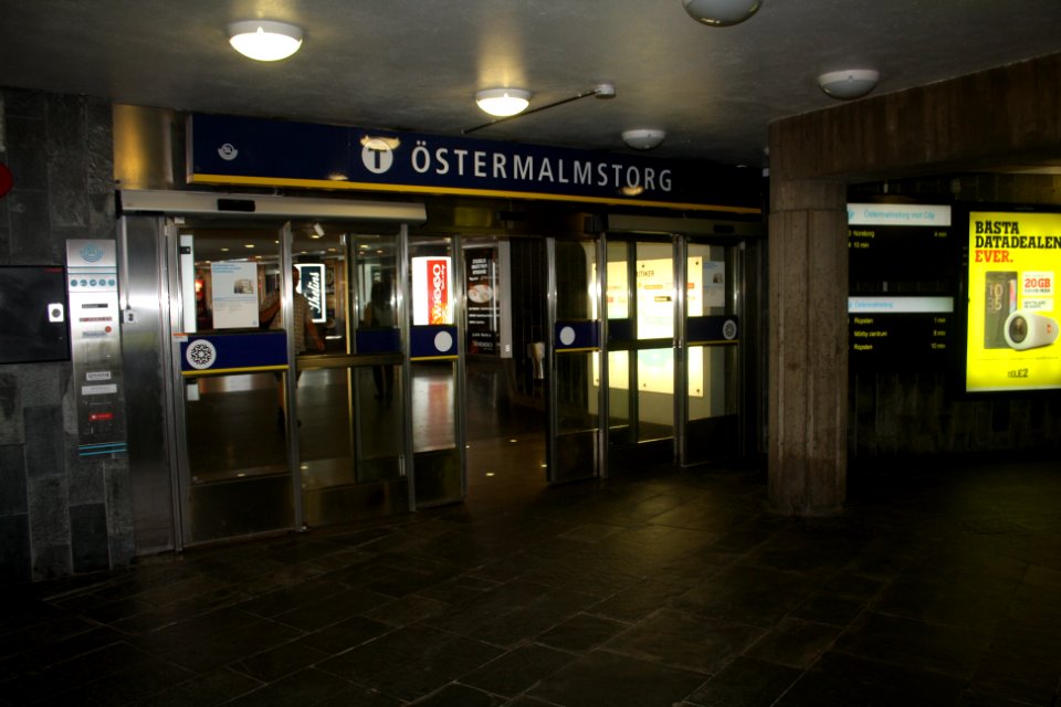 Östermalmstorg_ingång_till_Tunnelbanan