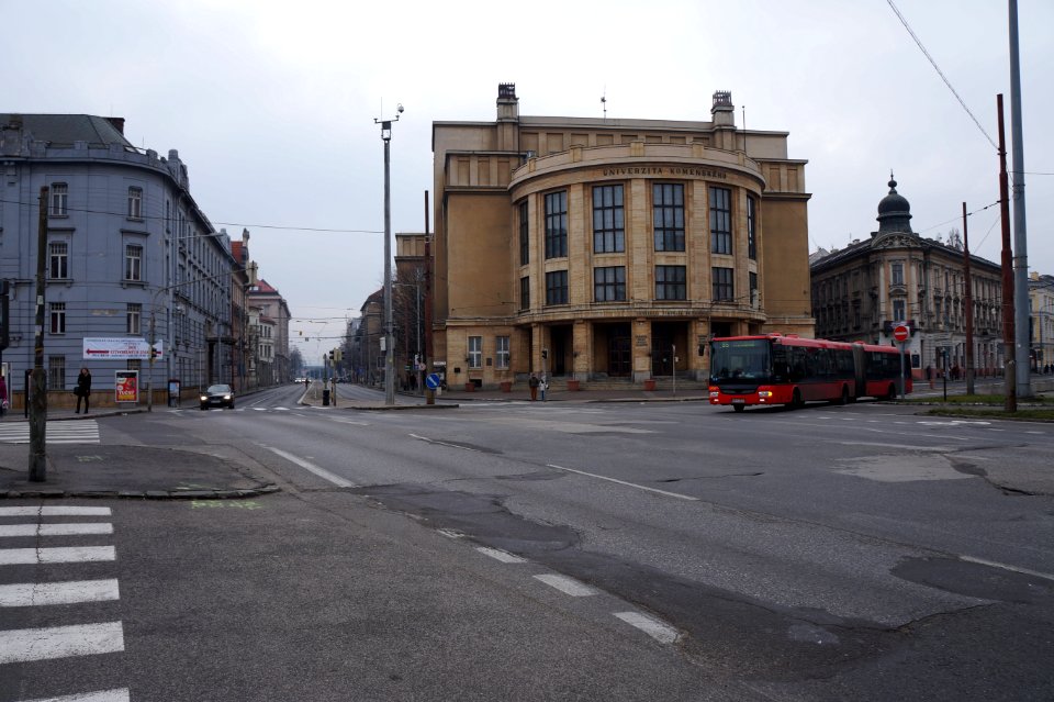 Šafárikovo_námestie_(Šafárikovo_Square)_and_Univerzita_Komenského_(Comenius_University)_in_Bratislava,_Slovak_Republic