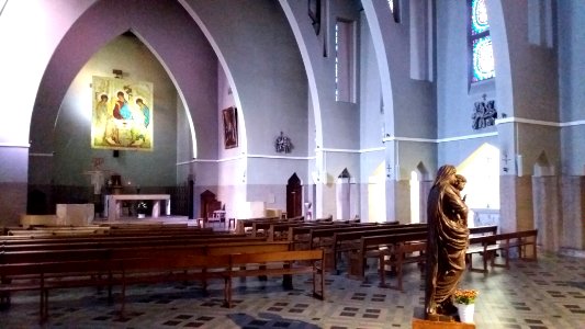 Église_Saint-Charles_de_Serin,_intérieur_droit