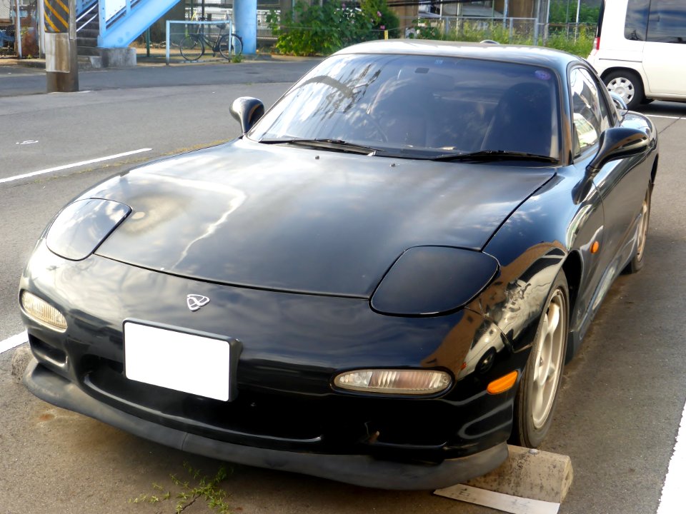 Ɛ̃fini_RX-7_Type_RS_(FD3S)_front