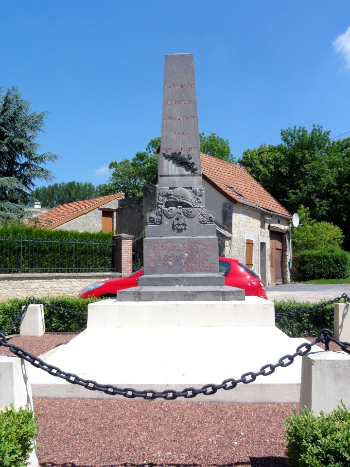 Œuilly_(Aisne)_Monument_aux_morts