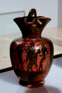 Œnochoé_-_figures_noires_-_inv_26111_–_MSR_–_Rituels_Grecs-30