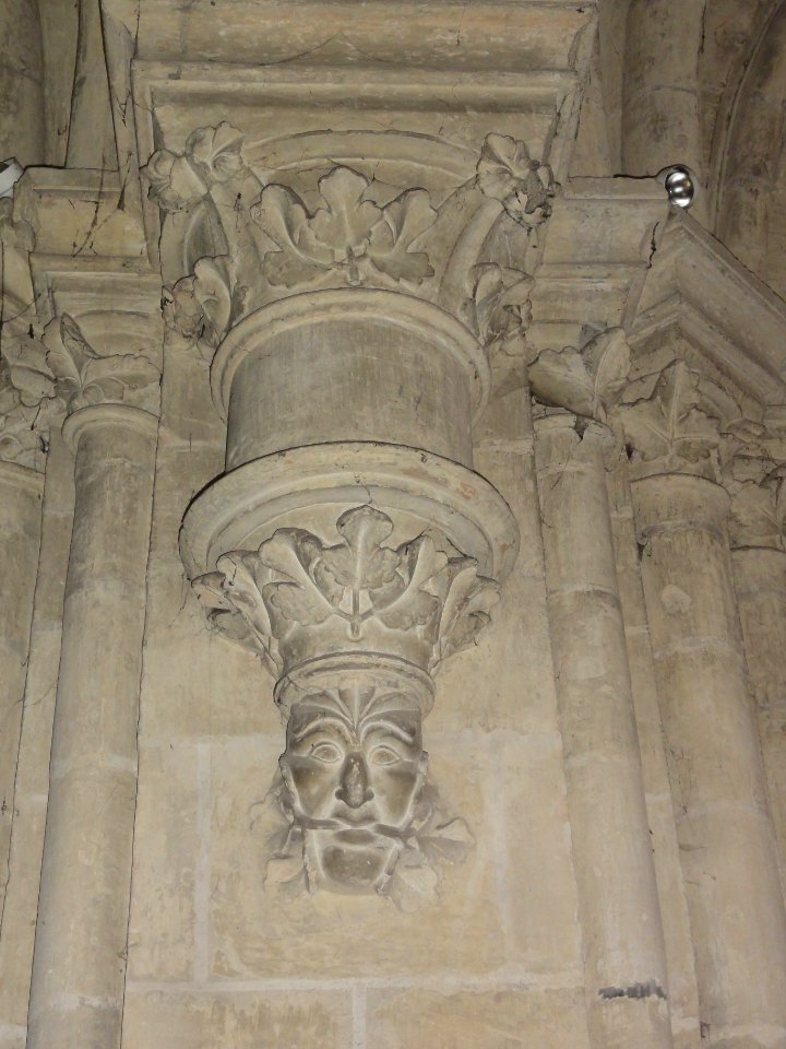 Église_Notre-Dame_de_Marle,_tête_sculptée_06