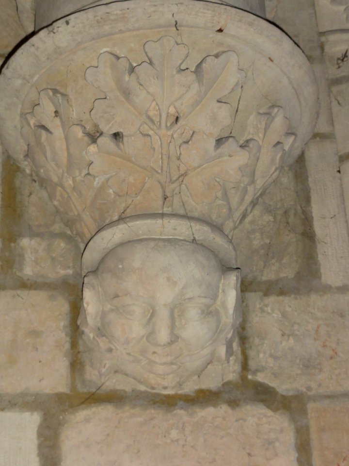 Église_Notre-Dame_de_Marle,_tête_sculptée_01