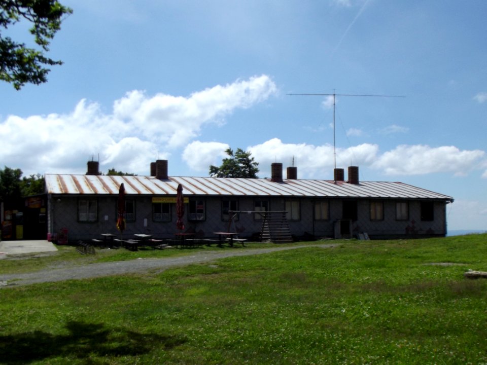 Čerchov_-_vojenská_základna_na_vrcholu_F