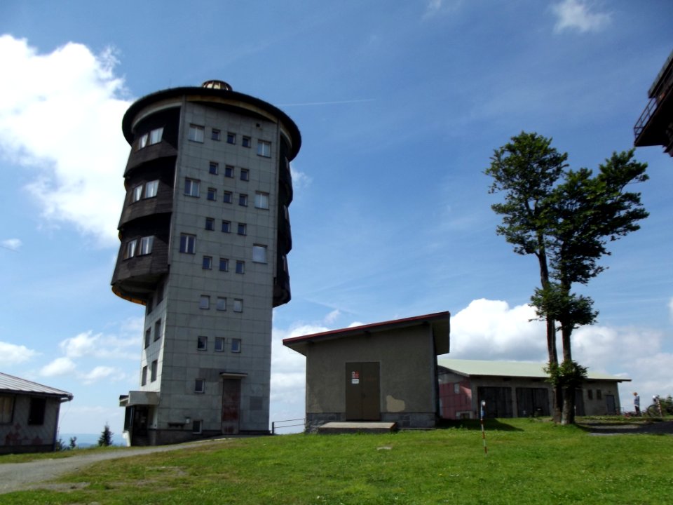 Čerchov_-_vojenská_základna_na_vrcholu_H