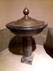 Église_Saint-Pothin_de_Lyon_-_Fonts_baptismaux