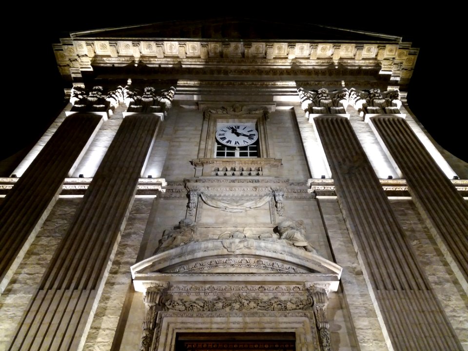 Église_Saint-Polycarpe_de_Lyon_-_Haut_de_la_façade_de_nuit