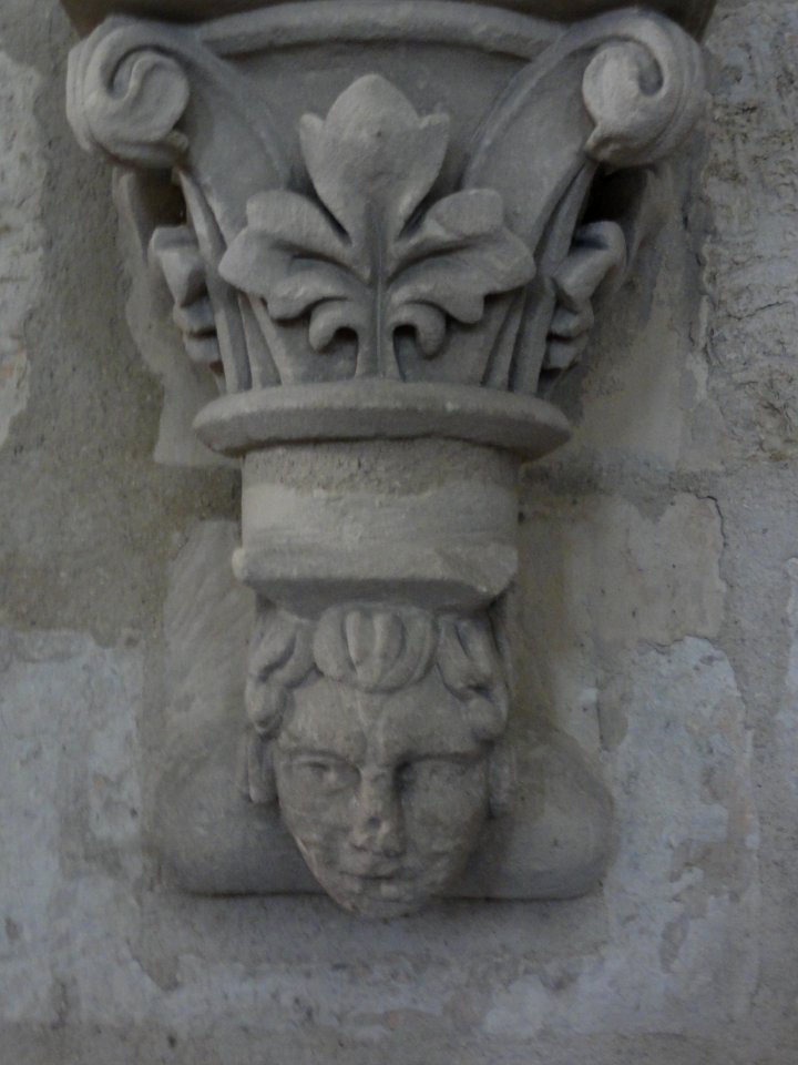 Église_Notre-Dame_de_Marle,_tête_sculptée_02