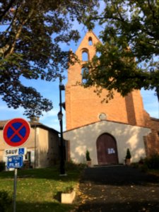 Église_Saint-Pierre_-_Bazus_-_Façade_(2017)