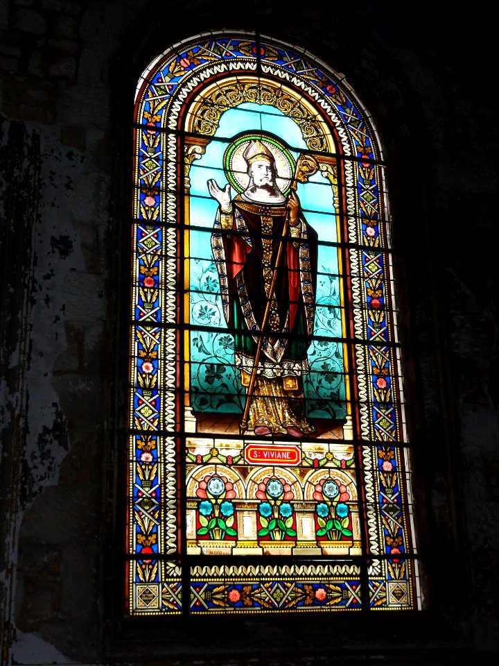 Église_Saint-Vivien_de_Saintes,_vitrail_06