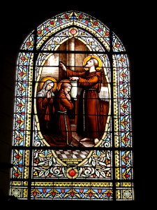 Église_Saint-Jean-Baptiste_de_Saint-Jean-d'Angély,_vitrail_08